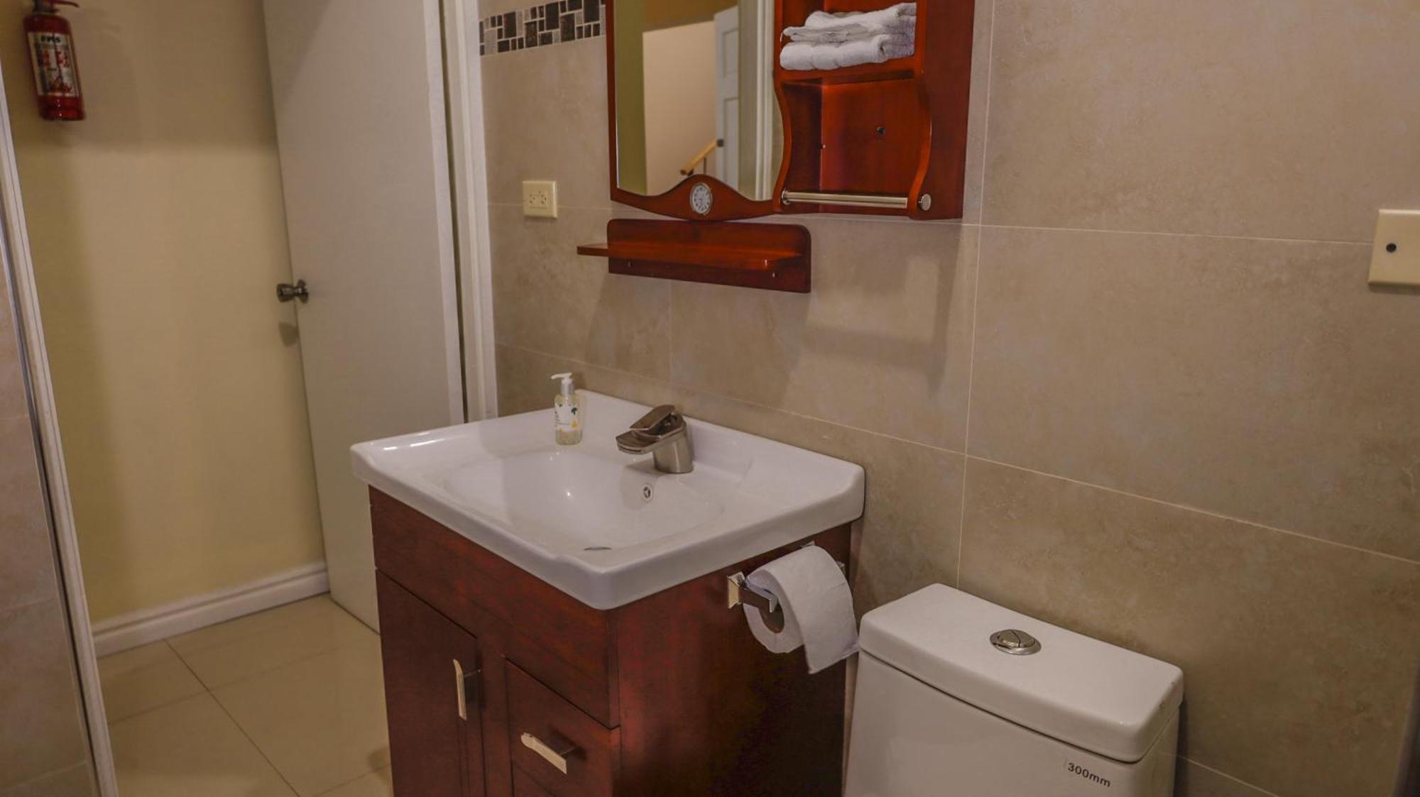 Ivs Bed And Breakfast Kingston Luaran gambar